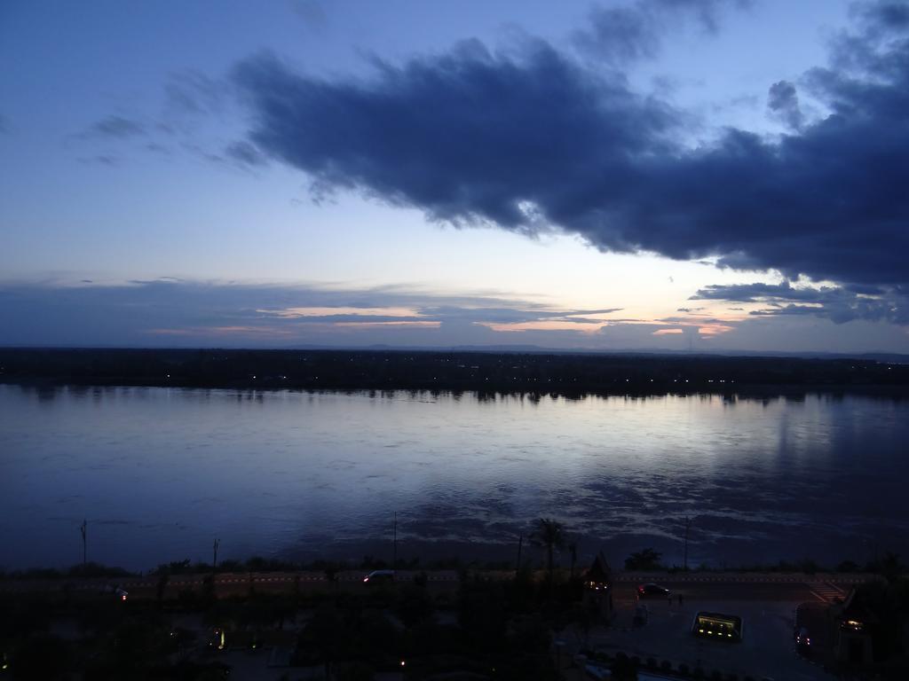 Landmark Mekong Riverside Hotel Vientiane Exterior photo