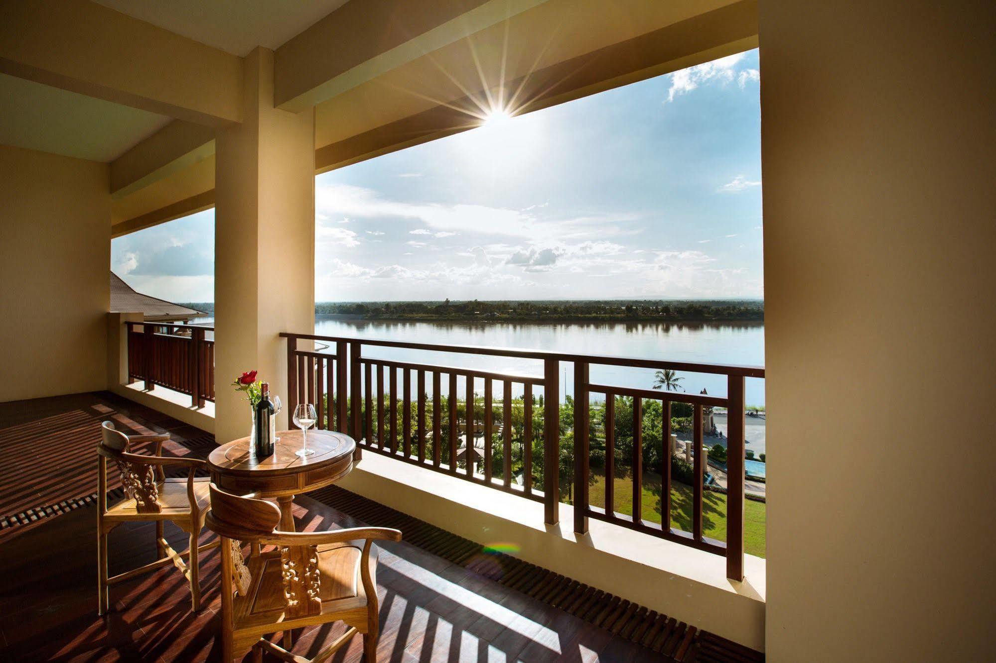 Landmark Mekong Riverside Hotel Vientiane Exterior photo